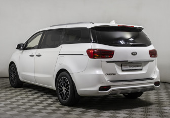 Подержанный автомобиль Kia Carnival 2018 года (7 фото)