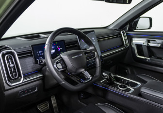 Подержанный автомобиль Jaecoo J7 2024 года (11 фото)