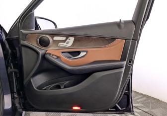 Подержанный автомобиль Mercedes-Benz GLC Coupe 2017 года (25 фото)
