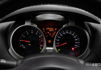 Подержанный автомобиль Nissan Juke 2014 года (13 фото)