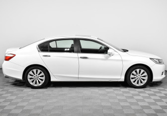 Подержанный автомобиль Honda Accord Sedan 2013 года (4 фото)