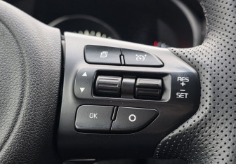 Подержанный автомобиль Kia Sorento 2017 года (17 фото)