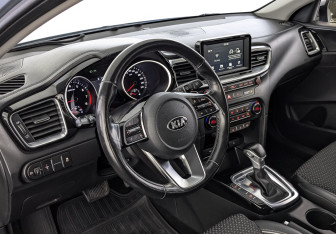Подержанный автомобиль Kia Ceed Hatchback 2019 года (15 фото)