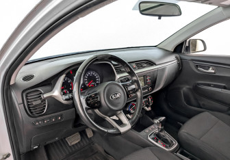 Подержанный автомобиль Kia Rio Hatchback 2021 года (16 фото)