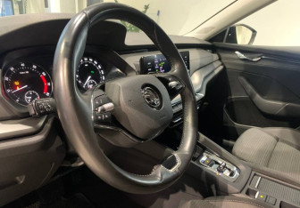 Подержанный автомобиль Skoda Octavia Liftback 2020 года (13 фото)