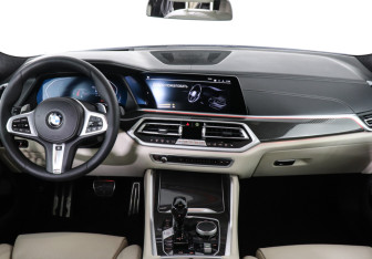 Подержанный автомобиль BMW X6 2021 года (7 фото)
