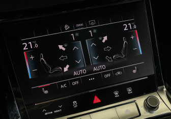 Подержанный автомобиль Audi e-tron 2021 года (19 фото)