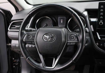 Подержанный автомобиль Toyota Camry Sedan 2021 года (18 фото)