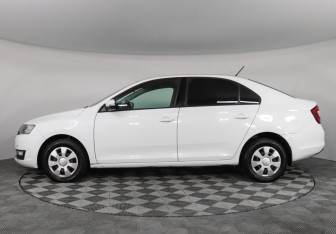 Подержанный автомобиль Skoda Rapid Liftback 2017 года (8 фото)