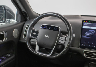 Подержанный автомобиль LiXiang L9 2023 года (14 фото)