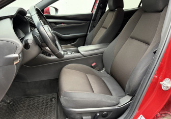 Подержанный автомобиль Mazda 3 Hatchback 2019 года (10 фото)