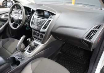 Подержанный автомобиль Ford Focus Hatchback 2012 года (10 фото)