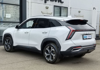 Подержанный автомобиль Geely Atlas 2023 года (7 фото)