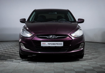 Подержанный автомобиль Hyundai Solaris Sedan 2013 года (2 фото)