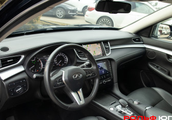 Подержанный автомобиль Infiniti QX50 2018 года (10 фото)