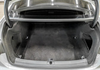 Подержанный автомобиль Audi A4 Sedan 2019 года (10 фото)