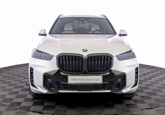 Подержанный автомобиль BMW X5 M 2025 года (2 фото)