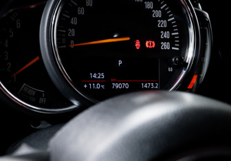 Подержанный автомобиль MINI Hatch 2018 года (11 фото)