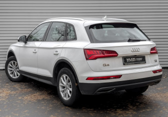 Подержанный автомобиль Audi Q5 2018 года (7 фото)