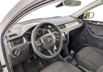 Подержанный автомобиль Skoda Rapid Liftback 2019 года (16 фото)