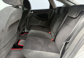 Подержанный автомобиль Ford Focus Hatchback 2007 года (11 фото)