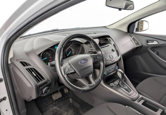 Подержанный автомобиль Ford Focus Hatchback 2018 года (16 фото)