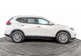 Подержанный автомобиль Nissan X-Trail 2020 года (4 фото)