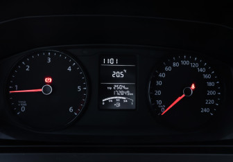 Подержанный автомобиль Volkswagen Transporter Van 2018 года (14 фото)