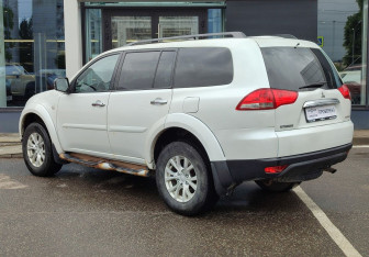 Подержанный автомобиль Mitsubishi Pajero Sport 2014 года (7 фото)