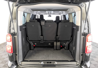 Подержанный автомобиль Peugeot Traveller 2022 года (10 фото)