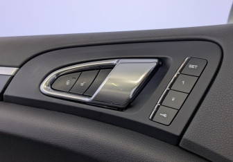 Подержанный автомобиль Porsche Cayenne 2017 года (19 фото)