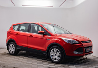 Подержанный автомобиль Ford Kuga 2015 года (7 фото)