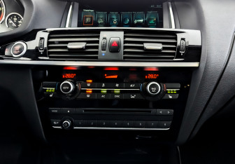 Подержанный автомобиль BMW X4 2017 года (15 фото)