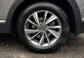 Подержанный автомобиль Hyundai Santa Fe 2019 года (16 фото)