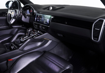 Подержанный автомобиль Porsche Cayenne 2018 года (10 фото)