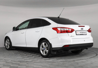 Подержанный автомобиль Ford Focus Sedan 2011 года (4 фото)