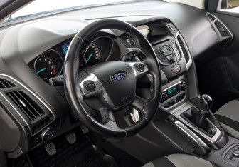 Подержанный автомобиль Ford Focus Wagon 2013 года (15 фото)