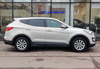 Подержанный автомобиль Hyundai Santa Fe 2013 года (4 фото)