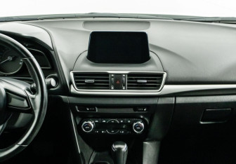 Подержанный автомобиль Mazda 3 Hatchback 2018 года (8 фото)