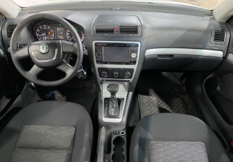 Подержанный автомобиль Skoda Octavia Liftback 2012 года (11 фото)