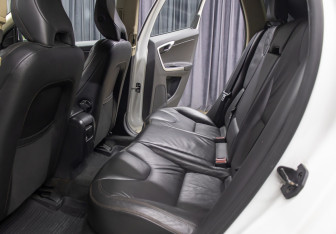 Подержанный автомобиль Volvo XC60 2010 года (12 фото)