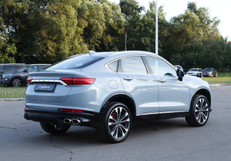 Подержанный автомобиль Geely Tugella 2023 года (32 фото)