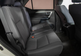 Подержанный автомобиль Toyota Fortuner 2021 года (10 фото)