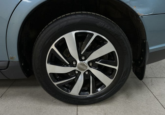 Подержанный автомобиль Volvo S40 2008 года (9 фото)