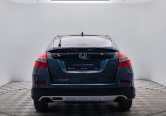 Подержанный автомобиль Honda Crosstour 2014 года (4 фото)