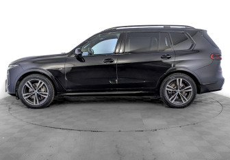 Подержанный автомобиль BMW X7 2024 года (8 фото)