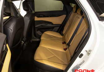 Подержанный автомобиль Changan UNI-V 2022 года (8 фото)