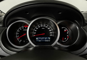 Подержанный автомобиль Suzuki Grand Vitara 2008 года (11 фото)