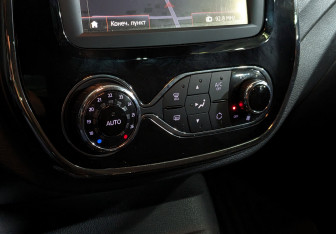 Подержанный автомобиль Renault Kaptur 2018 года (21 фото)