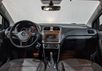 Подержанный автомобиль Volkswagen Polo Sedan 2018 года (14 фото)